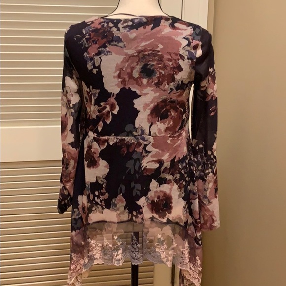 59. Cupio Hi Low Hem Blouse, Floral & Long Sle… - Picture 7 of 13